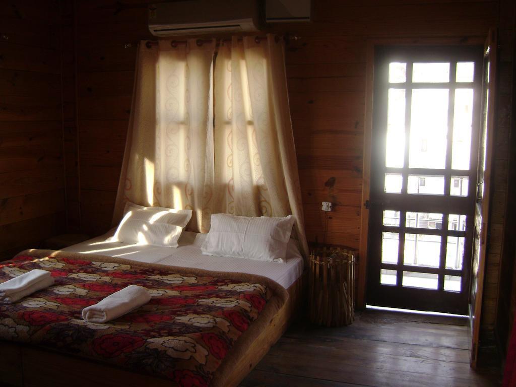 Akash Continental Hotel Rishīkesh Buitenkant foto