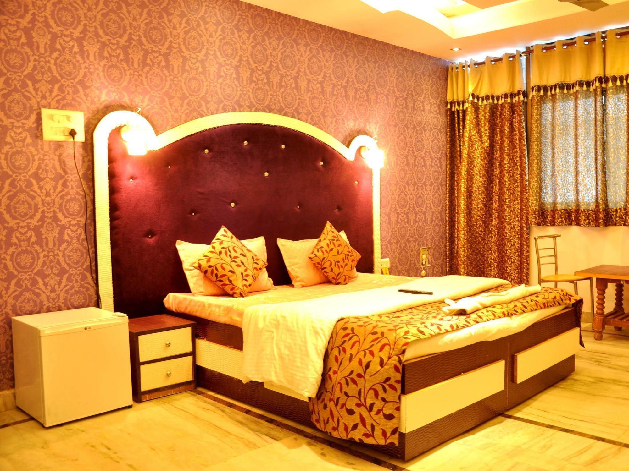 Akash Continental Hotel Rishīkesh Buitenkant foto